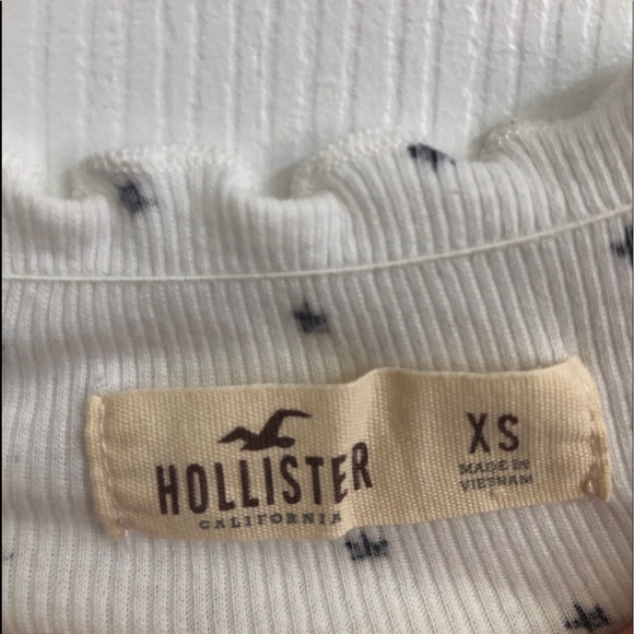 Off the shoulder lettuce hem shirt - Picture 2 of 5